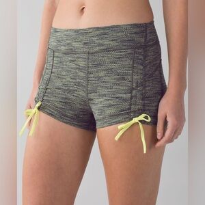 Lululemon Liberty Short - High Rise - Green/Yellow